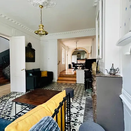 La Casa De Pape, Hypercentre, Lr138