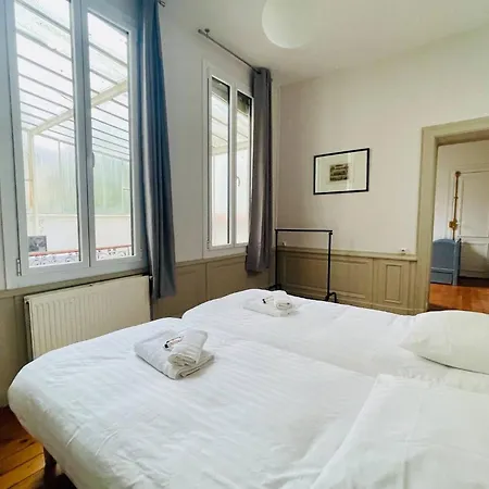 La Casa De Pape, Hypercentre, Lr138