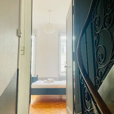 La Casa De Pape, Hypercentre, Lr138