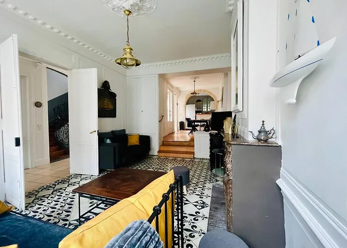 La Casa De Pape, Hypercentre, Lr138