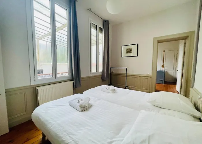 La Casa De Pape, Hypercentre, Lr138